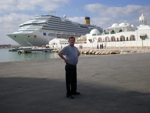 regardez bien le bateau qui est derriere moi!