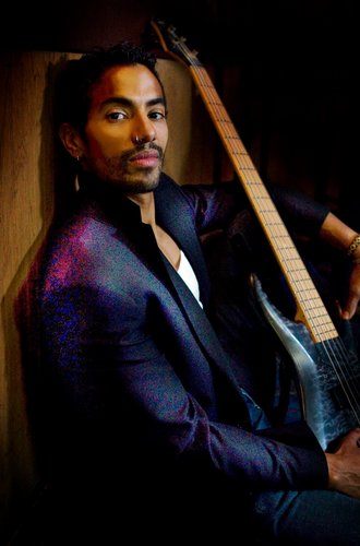 Bass Player, producer, songwriter and composer in LA. 
The other half of Viva La Union.
Head of A&R at Triple Scoop Music.
