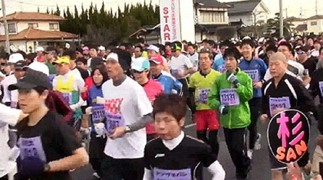 特養の介護支援専門員です。
趣味は音楽、ギターを弾くことです。介護職なのに一馬力で家族を養っております。
息子の影響で仮面ライダーが大好きです。
1年前からランニングに目覚めました。
ハーフを完走できるようになりました。
はやく一人前のフルマラソンランナーになりたいです。