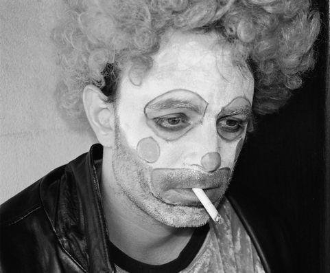 SezerVolga's profile picture. Trip okyanusunda bir yunus misali bir sağa bir sola zıplıyorum.Kafam her daim kırık.Yokluklar aleminde varlığımı arıyorum.