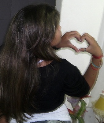 Quem te ama não te faz sofrer,quem ama não te faz chorar
Quem ama, cuida. Quem gosta, protege e se importa. O resto, é resto, e de resto meu bem, ninguem vive.
