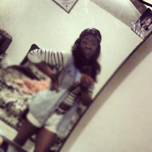 Diamond Is Not My Name @PrettyBoitch Team#BrownSkin Team#Bi..Follow At You Own Risk ... You Where Warned :-p