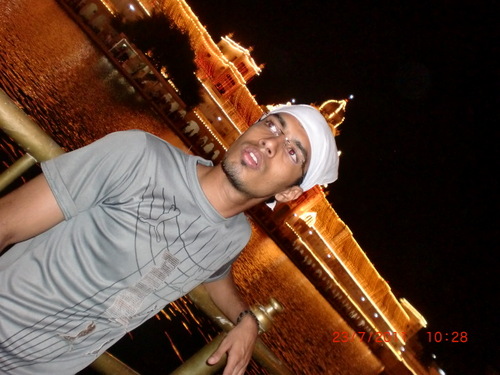 vivekchandran0's profile picture. 🤡