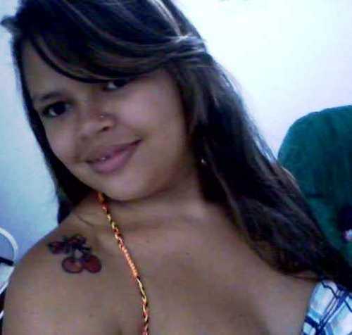 Uma garota imperfeita,com sonhos,vontades,sentimentos e a procura da melhor forma de viver feliz :O
Facebook:http://t.co/UrzEzbjXAQ