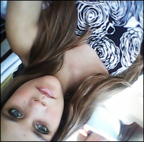Isabela Gomes,, ttenhoo 16 aniinhoos,, signo de gêmios. 2Bjoos !*