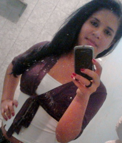 Bom eu sou uma garota muito simples , so muito humilde com as pessoas, n me acho nunca melhor do q ninguem !