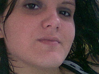 gosto de ouvir musica,ler, ir a praia e estudar.