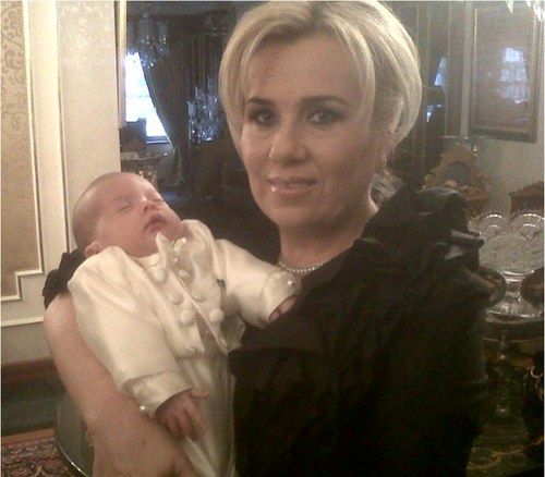 emineozer1's profile picture. 