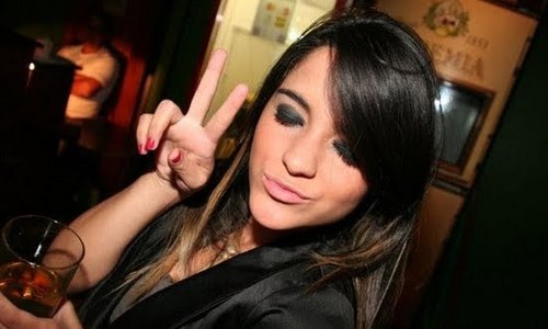 Quem se descreve se limita! Eu tenho Skype beijos!