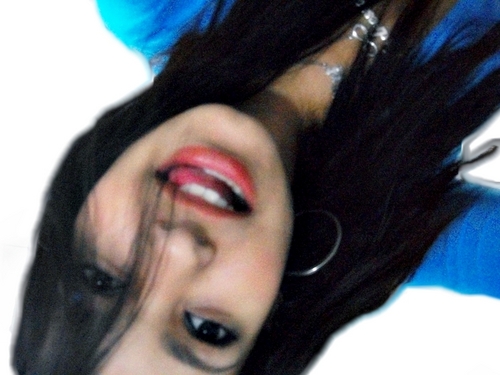            Maquiagem bem feita, um cabelo bem arrumado & o coração remendado. Ótimo, ninguém vai suspeitar :] 


http://t.co/W2mDIMiL