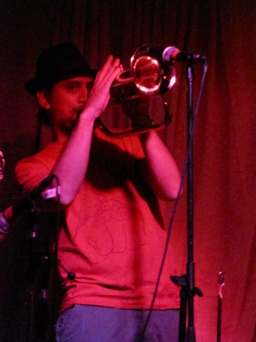 AndresMelillo's profile picture. De Racing! Profesional de Marketing y Zapatero. Melomano, amante de la música en todos sus sentidos. Conductor en @nqda_ok. Trompetista por insistencia!