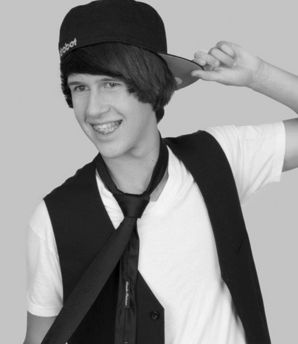 FC dedicadoo as fãs do @ItsLucasElias ♥.♥ ADM'S @SeraGaaby ée @jaquenpo estaremos aqui para ajudar ele a realizar seu sonho. @ItsLucasElias nosso lindjo! *-*