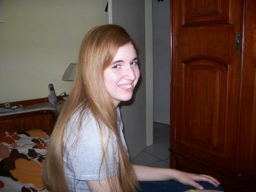 Carioca; Curiosa,Teimosa,uma pessoa de bem c/ a Vida;Muito Amada pela família;Tímida e q/ gostava de ser prof°.,modelo,atriz,cantora,etc:)