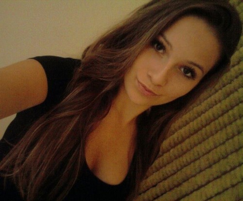 16 jaar en sletje ja, zeik niet! (bi :$) altijd in voor een geil gesprek ;$ soms nog erg verlegen :$