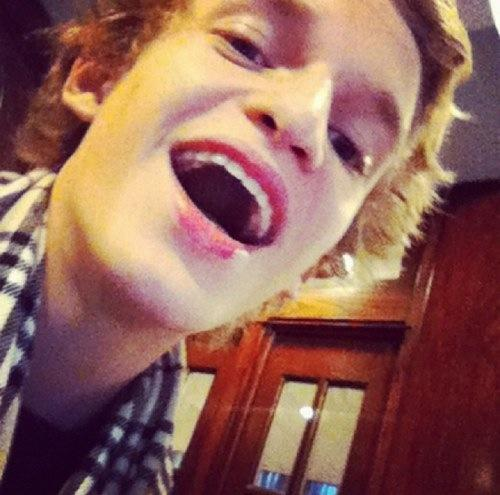 My idol lint rolls his face, yours?