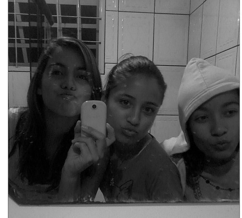Não vivo sem : @lari_camarg0 @Rebeca_thisiany @EsterWanot @gabrielacn3 Amoo mt s2s2