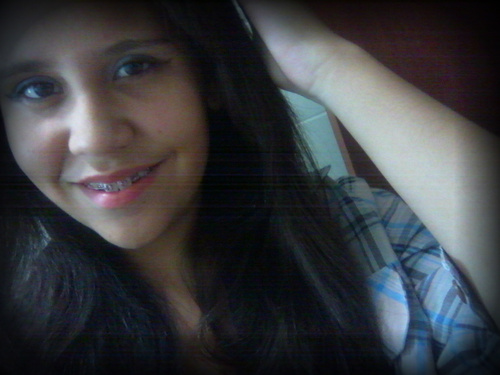 ciumenta,corinthiana,14 anos.sonhadora.chorona..!!,vivendo e aprendendo cm os erros, simplesmente *EU*!! :)