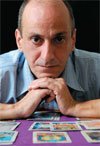 Desde adolescente dedicado a la Lectura del Tarot y estudio las Ciencias Ocultas. Psicólogo, Lic. de la UdelaR. Maestro en Kabbalah Egipcia. Astrólogo de PAULA