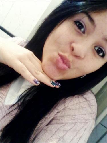 Desajeitada, desorganizada, retardada, idiota, ri de qualquer coisa, ciumenta, tímida, boba. Prazer, essa sou eu.

So everyday is a new beginning !