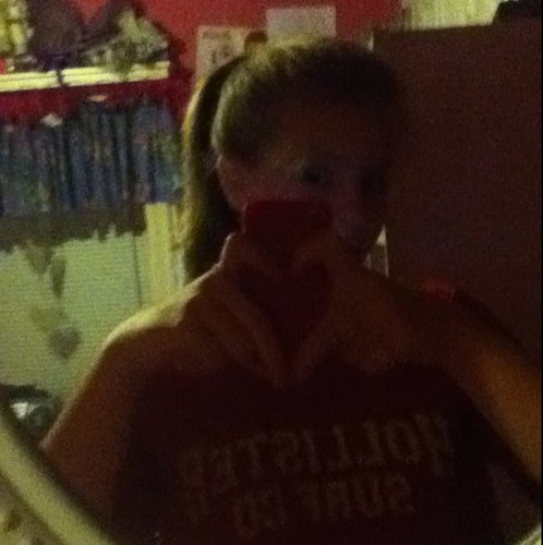 im a cheerleader for sumiton school and my idols are @selenagomez @justinbieber @taylorswift13 love life god and smile its godd for ya