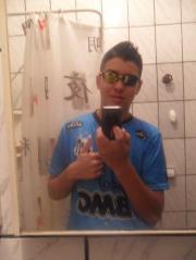 Eu ? ; 14 anos, Canceriano, Santista ,Ciumento ,espontâneo e vingativo qem me conheçe sabe !