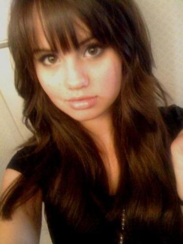 hi im debby ryan and i love my fans:)