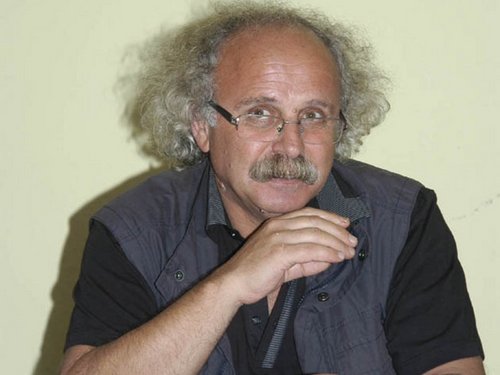 yüregimde yasam atesi ve insan sevgisi,bilincimde esitlik,kardeslik ve özgürlük..bütün insanlarin kardesce yasayabilecegi bir dünya...