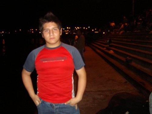 soy entretenido un poco loco pero buena onda estoy como para extra en un programa para la risa bueno ese me han dicho del dicho al hecho hay mucho trecho?