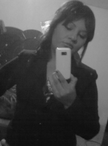 hola me llamo Carolina tengo 19 años.... estudio en la UPN (LIE). me gusta leer mucho, me gusta escuchar música, soy alegre, divertida y valoro la vida....