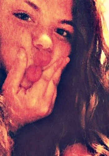 HI, I'M RAFFAELLA AND I'M 12.
I'M @LOUISTOMLINSON FANS.
I'M ITALIAN. CIAO