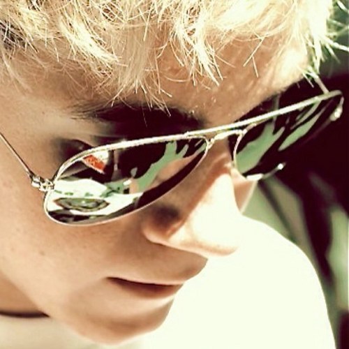 A life without VISION, is not WORTH LIVING.. just trying to live a nice life.. love 1D, DAHcollege and my lovely family & friends.