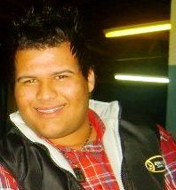 AS ,PESSOAS RIEM D MIM, POR EU SER DIFERNTE E ,EU RIO DESLAS POR SEREM TODAS  IGUAIS.....