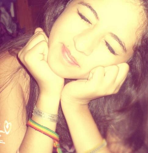 Ciumenta, bailarina, libriana, boba, insegura, chata, encrenqueira, mandona, orgulhosa, irônica, sonhadora, exagerada e dramática. Gostou? Follow-me. *o*