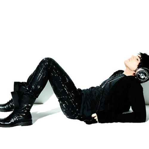 Adam Lambert ha nacido para marcar una bisagra en la historia de la música.Sus fans latinoamericanos anhelamos contemplarlo en vivo pronto.Sumate a este sueño!!