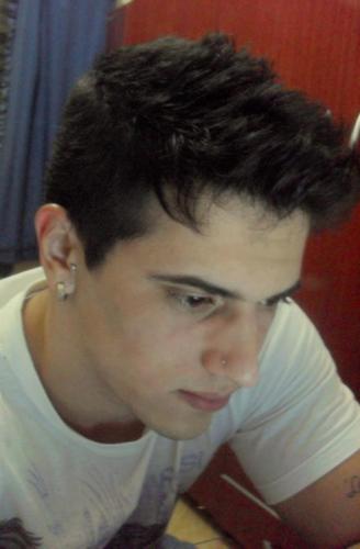 Personal-Trainner,Estudante de Ed. Física,
Extrovertido,Simpático e as vzs violento. Não sou fofinho, mas sou todo seu'
http://t.co/cVYwFyTGO6