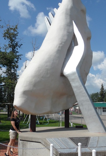 0h_Mandy's profile picture. Stitcher of Quilts, Inventor of Nonsense. Builder of Worlds, Player of Games.