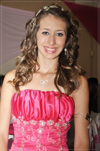 ✖ 16 anos, Ariana, Gaúcha, Colorada, debochada, sonhadora, intuitiva e teimosamente realista.✖