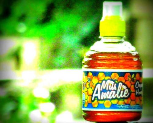 Miel Miss Amalie es un producto de miel que esta elaborada con los mas altos estándares de calidad, dicha miel es exportada a Europa y Costa Rica.