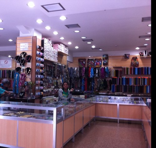 CreacionesClara's profile picture. Tenemos la mayor variedad en materia prima para bisutería, así como también en accesorios. Somos moda desde hace más de 30 años. Estamos en Caracas. Vzla.