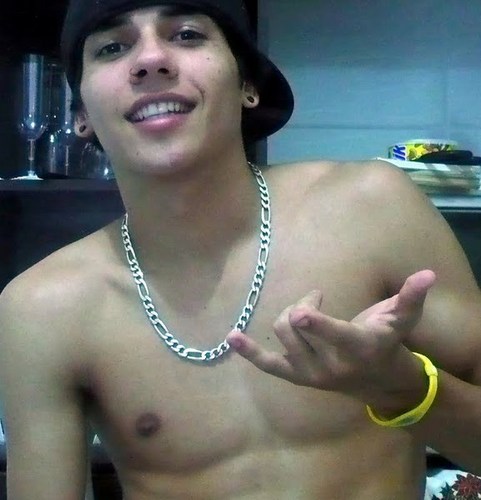 Nem Melhor e nem Pior Simplismente eu '  Tenho 18 anos , Tenho namorada #Gabriella Torres sz
