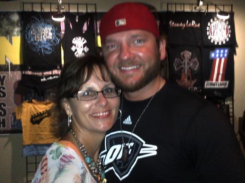 Wife of THE @skipperbivins - star of Hillbilly Handfishin'.  Owner of @bigfishadventur