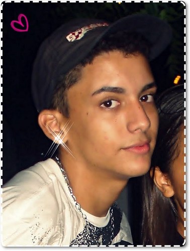 O Que Nada Me Acrescenta , De Nada Me Faz Faltta ! ;D