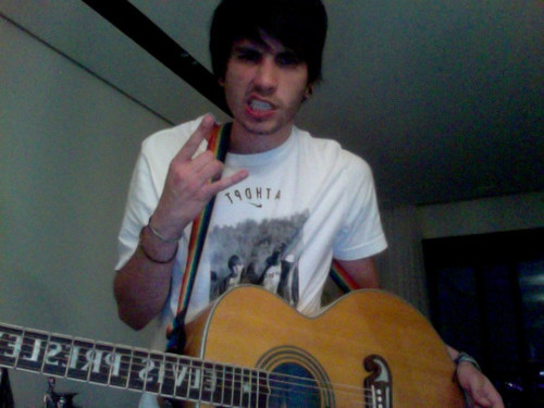 Amo o meu mô @radicalroots . Dona: @iloveeallstar  e @justadreeam .. Seguem o outro FC: @diegomebeija_  Since: 26/05/2012