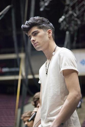 3 words; ZAYN, MALIK'S, EYES. @zaynmalik we love you!