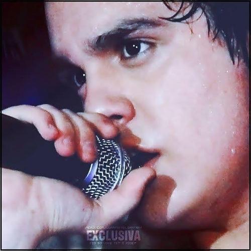 ㅤTive que lutar várias vezes contra a saudade, e teu sorriso foi minha maior arma.(@luansantana)ㅤ- FC de frases para o melhor ídolo do mundo ღ 3 anos com o Lú ზ