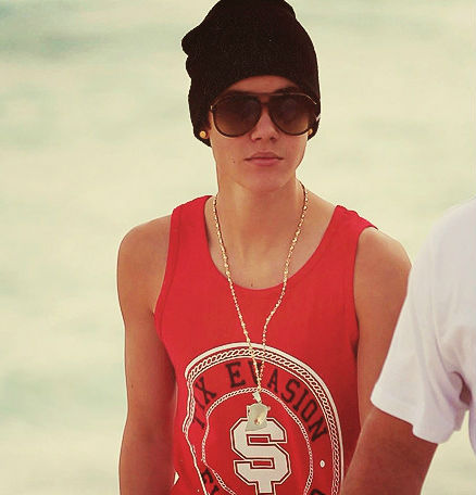JERRY É GRANDE,JUSTIN É GOSTOSO,EU SOU BELIEBER E AMO DOCE!  ONEEE DIRECTION MINHA VIDA.  HARRY GOSTOSO.