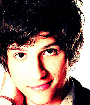 ''Você tem a forma exata pra me prender em você''. @ChayLeao . Donas - @RespiroAMelF & @GratinoComThur_ Since : 08/052012