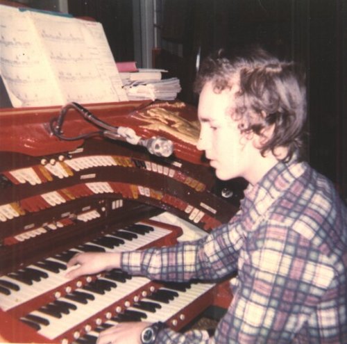 theater organist and all around fun guy. i also repair pipe organs and player pianos.