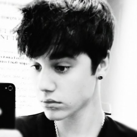 Just a simple kid from nyc who supports Justin and any other of my favorite artists. mad? stay mad.