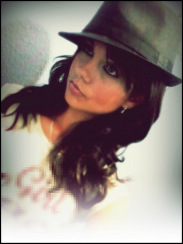 Tô me afastando de tudo o que me atrasa, tudo o que me engana, me segura e me retém...Tô me aproximando de tudo o que faz COMPLETA (: